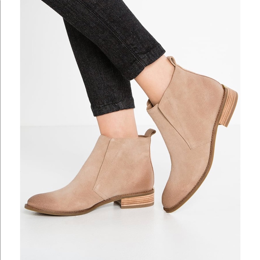 EXCELLENT MICHAEL KORS BOOTIE